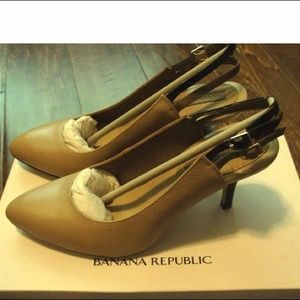 Banana Republic Lauren Heels 6 -New (Display Item)